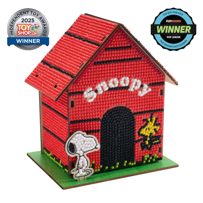 Diamond Painting Gem House - Snoopy™ 5.5" x 4.1" x 3.1" (14 x 10.5 x 8cm) / Round with 6 colors / 5,774