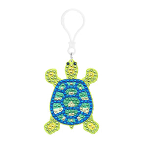 Diamond Painting Keychain - Happy Turtle 3.15" x 2.17" (8cm x 5.5cm) / Round With 6 Colors including 6 Iridescent Diamonds / 225