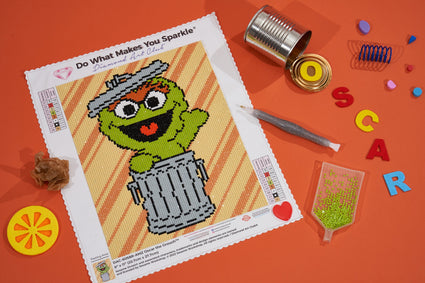 Diamond Painting Oscar the Grouch™ 9" x 11" (22.7cm x 27.7cm) / Round with 8 Colors including 1 Glow in the Dark Diamonds and 1 Fairy Dust Diamonds / 8,019
