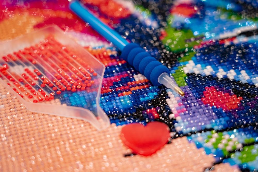 https://www.diamondartclub.com/cdn/shop/articles/Closeup-Diamond-art-project_1024x1024.jpg?v=1608327269