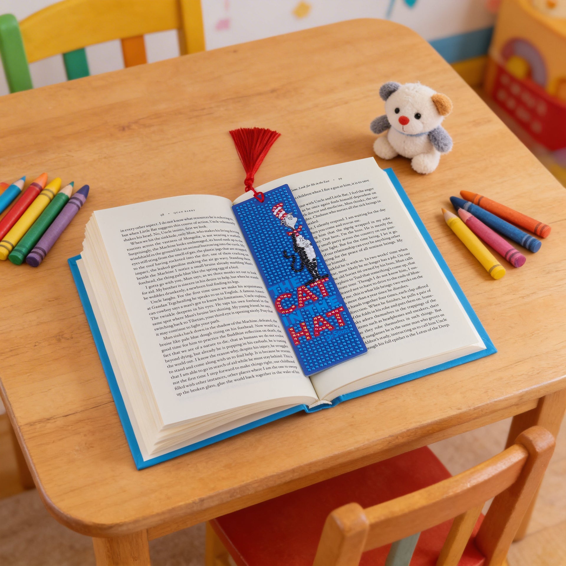 Diamond Painting Bookmarks – The Cat in the Hat™ (Set of 2) 2" x 7" (5cm x 17.8cm) / Round with 10 Colors including 1 AB and 2 Iridescent Diamonds and 5 Fairy Dust Diamonds / 1,460