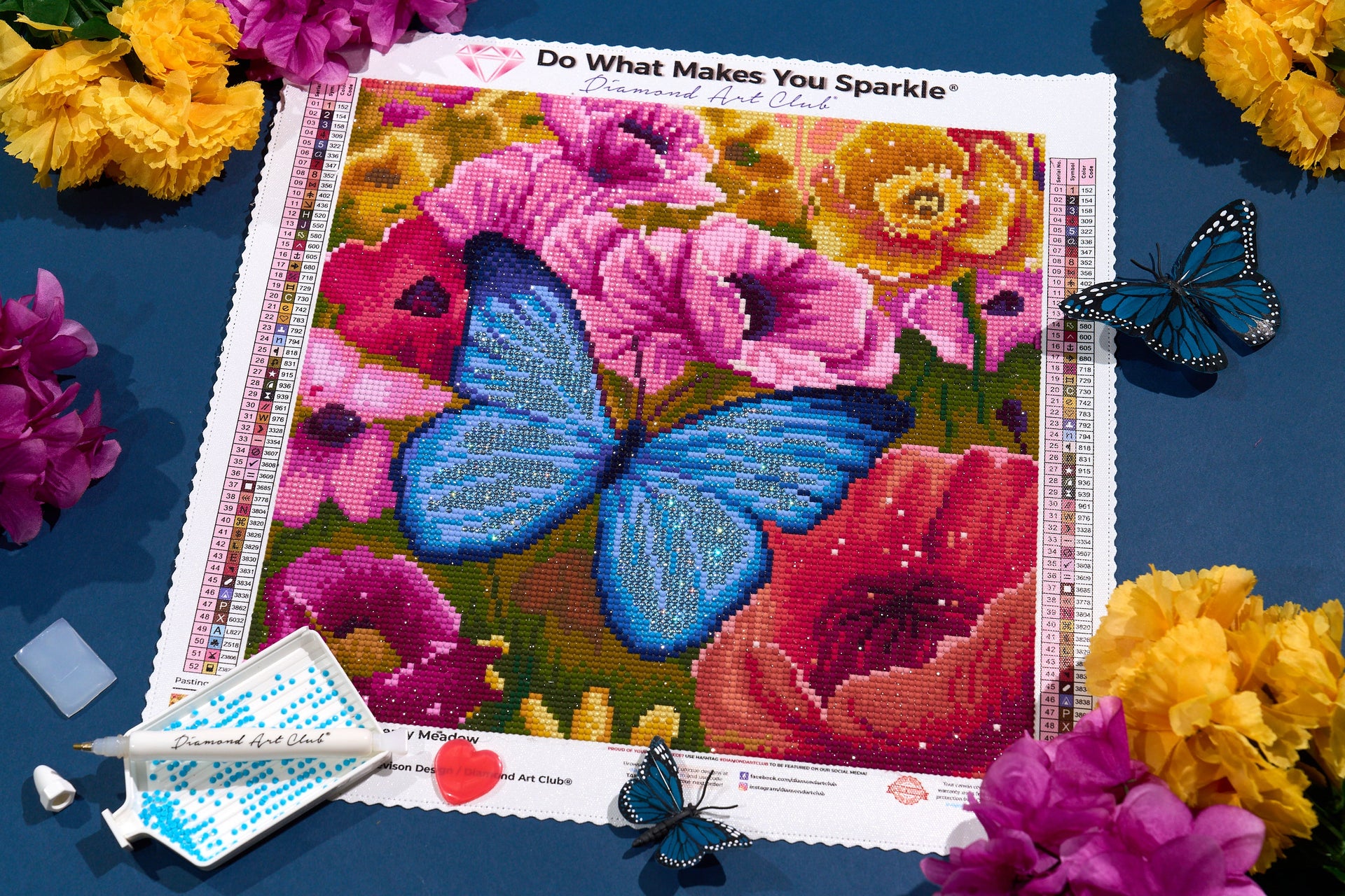 Diamond Painting Butterfly Meadow 13" x 13" (33cm x 33cm) / Round with 52 Colors including 1 Iridescent Diamond and 3 Fairy Dust Diamonds / 14,400