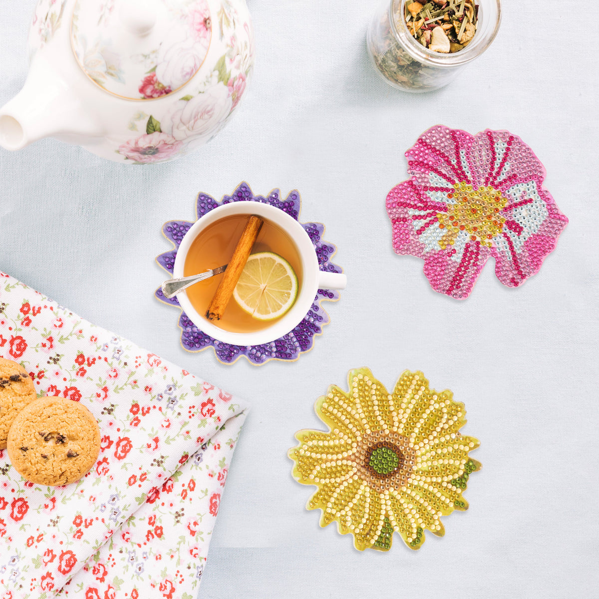Diamond Painting Coasters - Flowers 4" x 4" (10cm x 10cm) / Round with 15 Colors including 3 ABs and 12 Iridescent Diamonds / 4,119