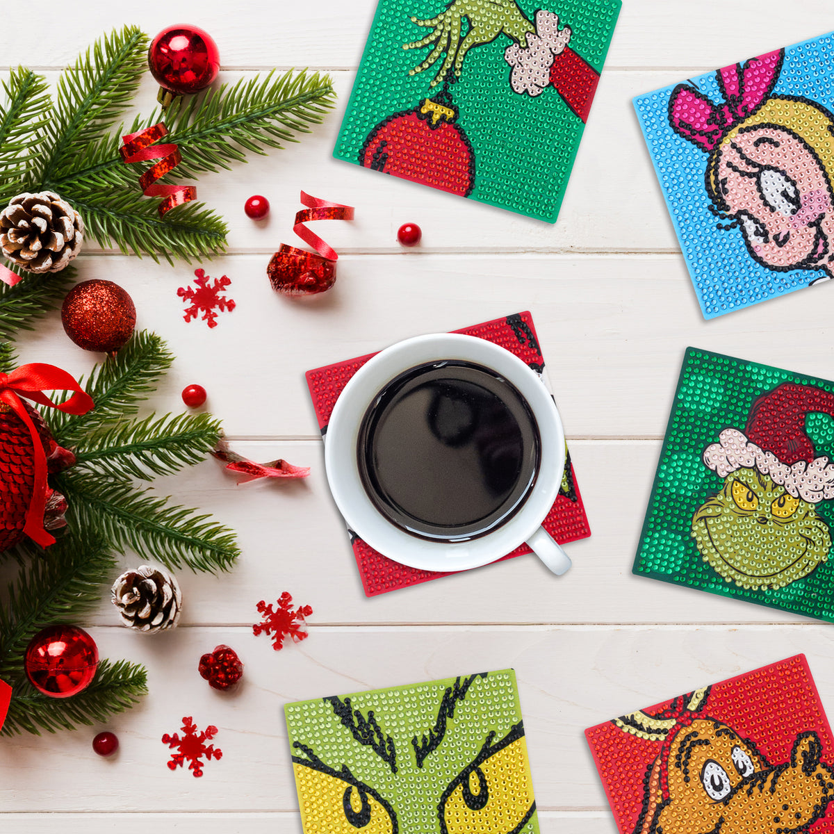 Diamond Painting Coasters - The Grinch™ 4" x 4" (10cm x 10cm) / Round with 19 Colors including 19 Iridescent Diamonds / 5,730