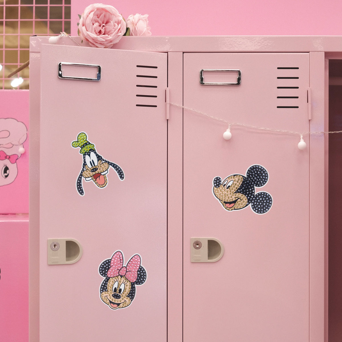 Diamond Painting Easy Gems™ Magnets - Mickey and Friends™ (Set of 3) 2.2" x 3.7" (5.5cm x 9.5cm) / Round with 4 Colors including 4 Iridescent Diamonds / 575