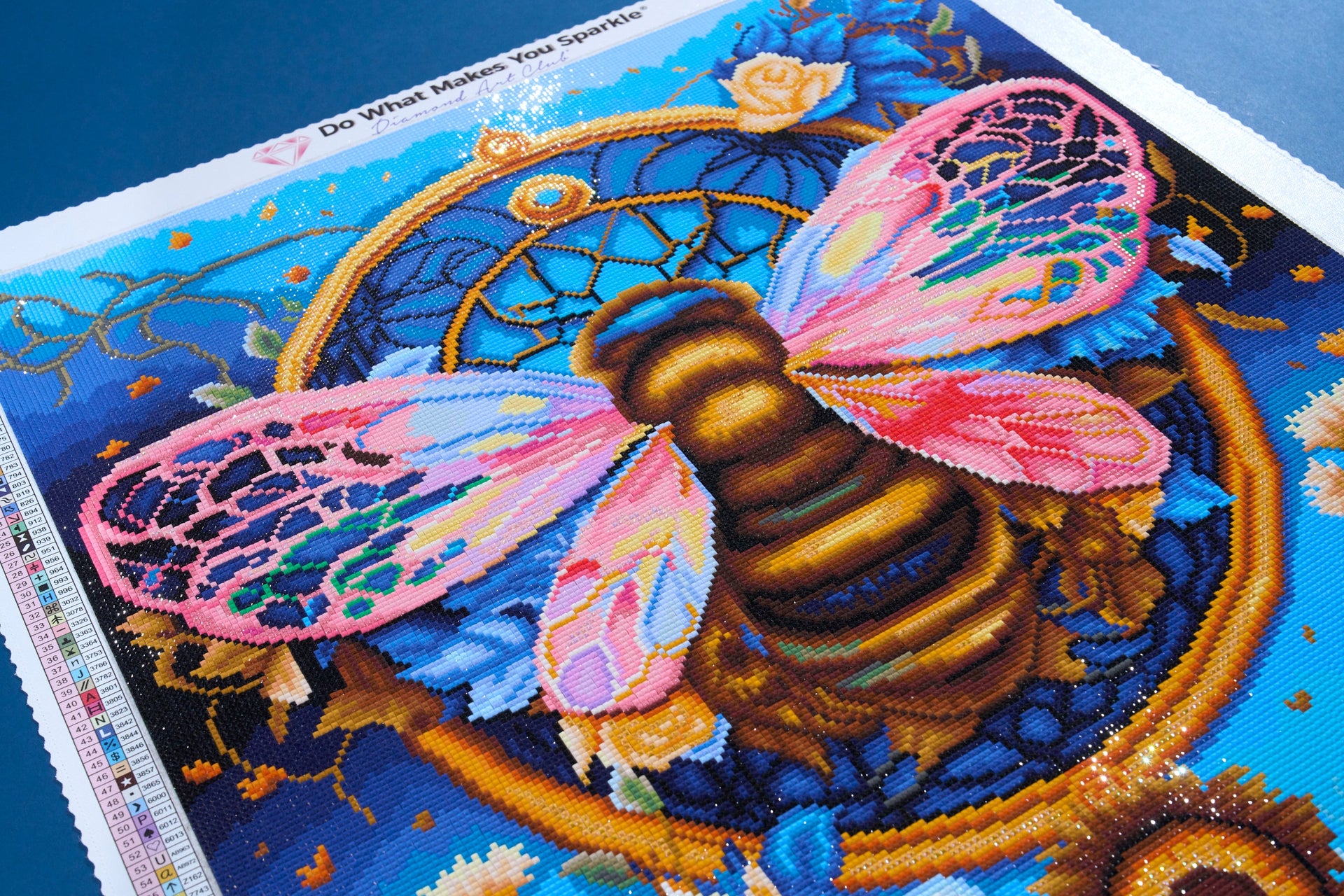 Diamond Painting Filigree Bee 22" x 29" (55.8cm x 73.4cm) / Square With 57 Colors Including 2 ABs and 3 Fairy Dust Diamonds / 66,080