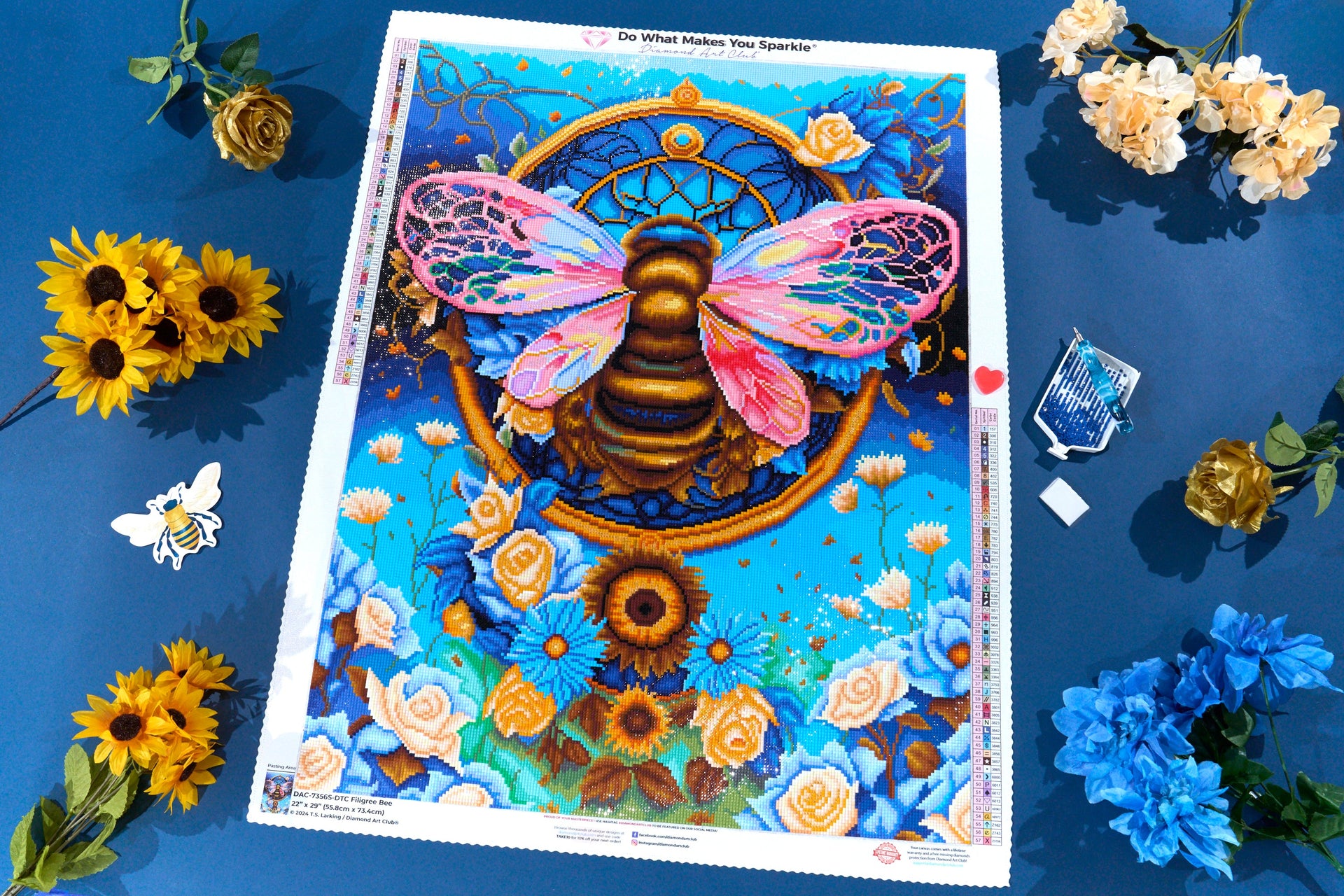 Diamond Painting Filigree Bee 22" x 29" (55.8cm x 73.4cm) / Square With 57 Colors Including 2 ABs and 3 Fairy Dust Diamonds / 66,080