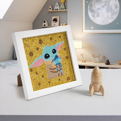 Diamond Painting Frameables™ - Grogu™ Galactic Hug 6" x 6" (15cm x 15cm) / Round with 12 Colors including 4 Iridescent Diamonds / 2,439