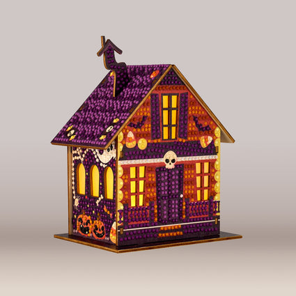 Diamond Painting Gem House - Pumpkin Glow Manor 5.5" x 4.1" x 3.1" (14 x 10.5 x 8cm) / Round with 20 Colors including 2 ABs and 1 Fairy Dust Diamond / 2,815