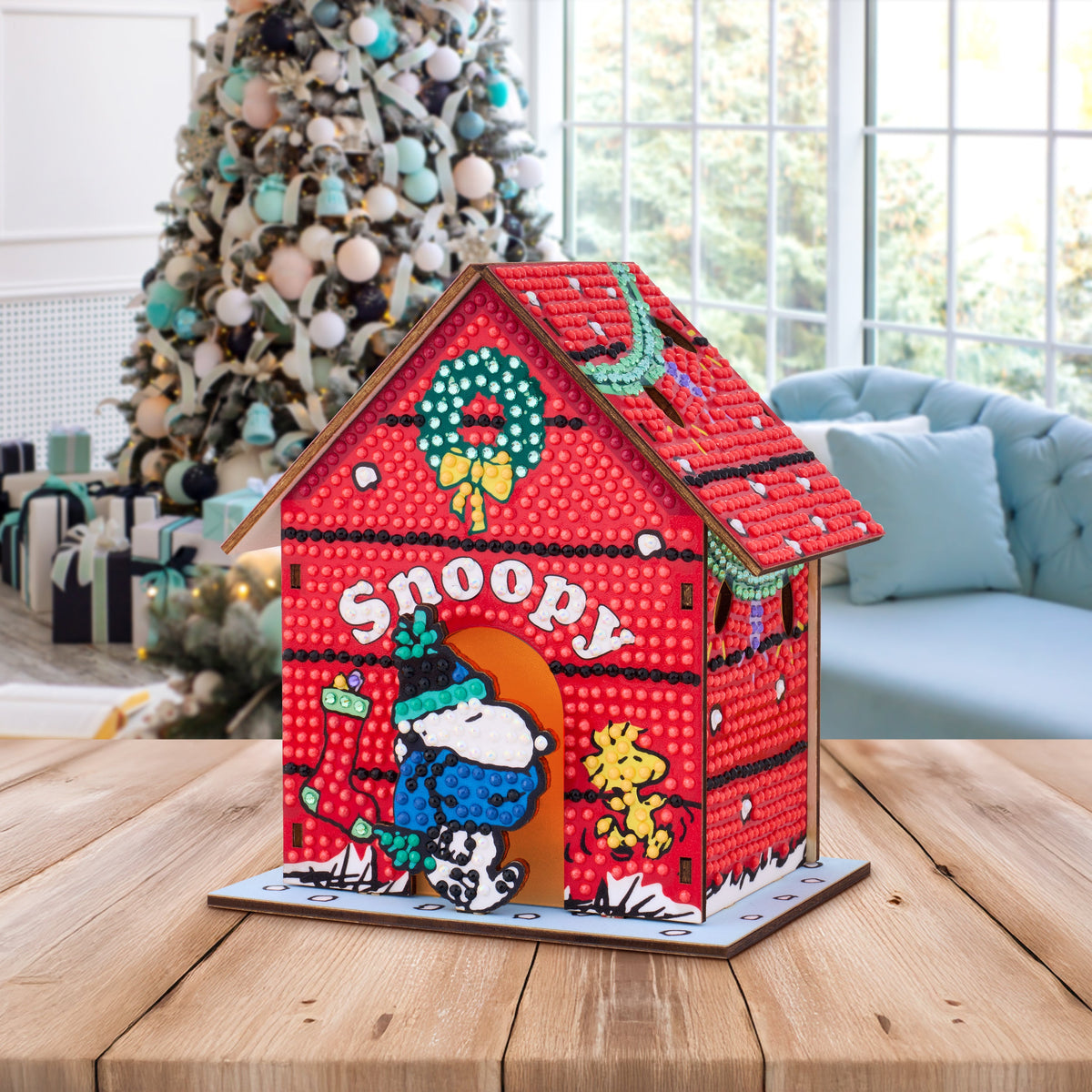 Diamond Painting Gem House - The Peanuts™ Holiday 5.4" x 4.9" x 3" (13.8 x 12.5 x 7.7cm) / Round with 13 colors including 1 AB and 4 Iridescent Diamonds and 4 Fairy Dust Diamonds / 2,965