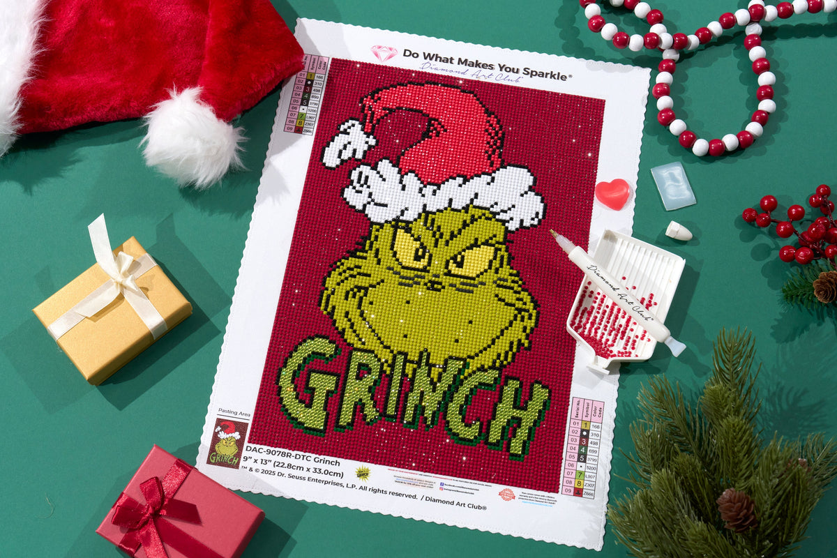 Diamond Painting Grinch 9" x 13" (22.8cm x 33cm) / Round with 9 Colors including 1 Iridescent Diamond and 2 Fairy Dust Diamonds / 9,960