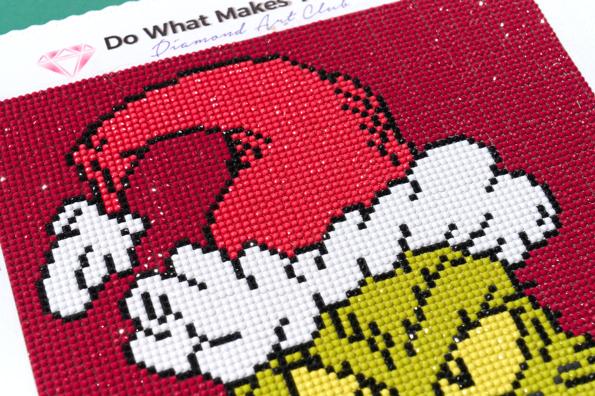 Diamond Painting Grinch 9" x 13" (22.8cm x 33cm) / Round with 9 Colors including 1 Iridescent Diamond and 2 Fairy Dust Diamonds / 9,960