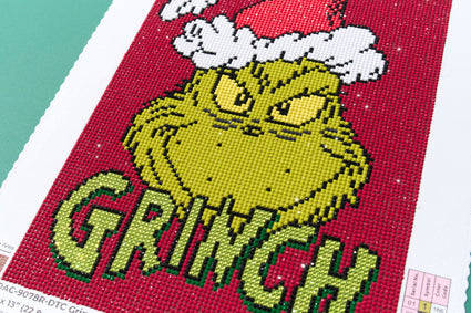 Diamond Painting Grinch 9" x 13" (22.8cm x 33cm) / Round with 9 Colors including 1 Iridescent Diamond and 2 Fairy Dust Diamonds / 9,960