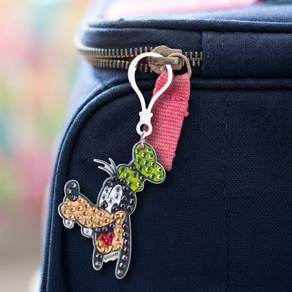 Diamond Painting Keychain - Goofy Grin 3.07" x 2.08" (7.8cm x 5.3cm) / Round With 5 Colors including 5 Iridescent Diamonds / 162