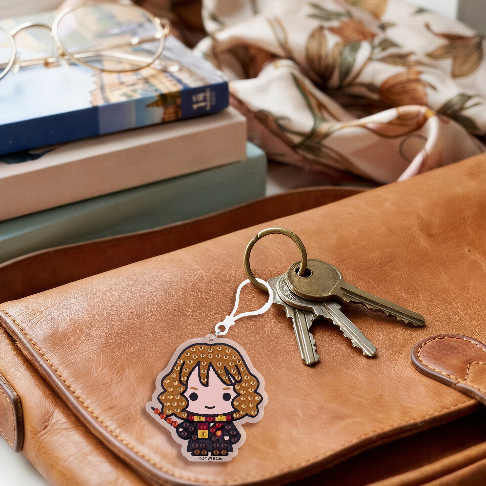 Diamond Painting Keychain - Hermione Granger 3.2" x 3.3" (8.2cm x 8.5cm) / Round With 6 Colors including 6 Iridescent Diamonds / 200