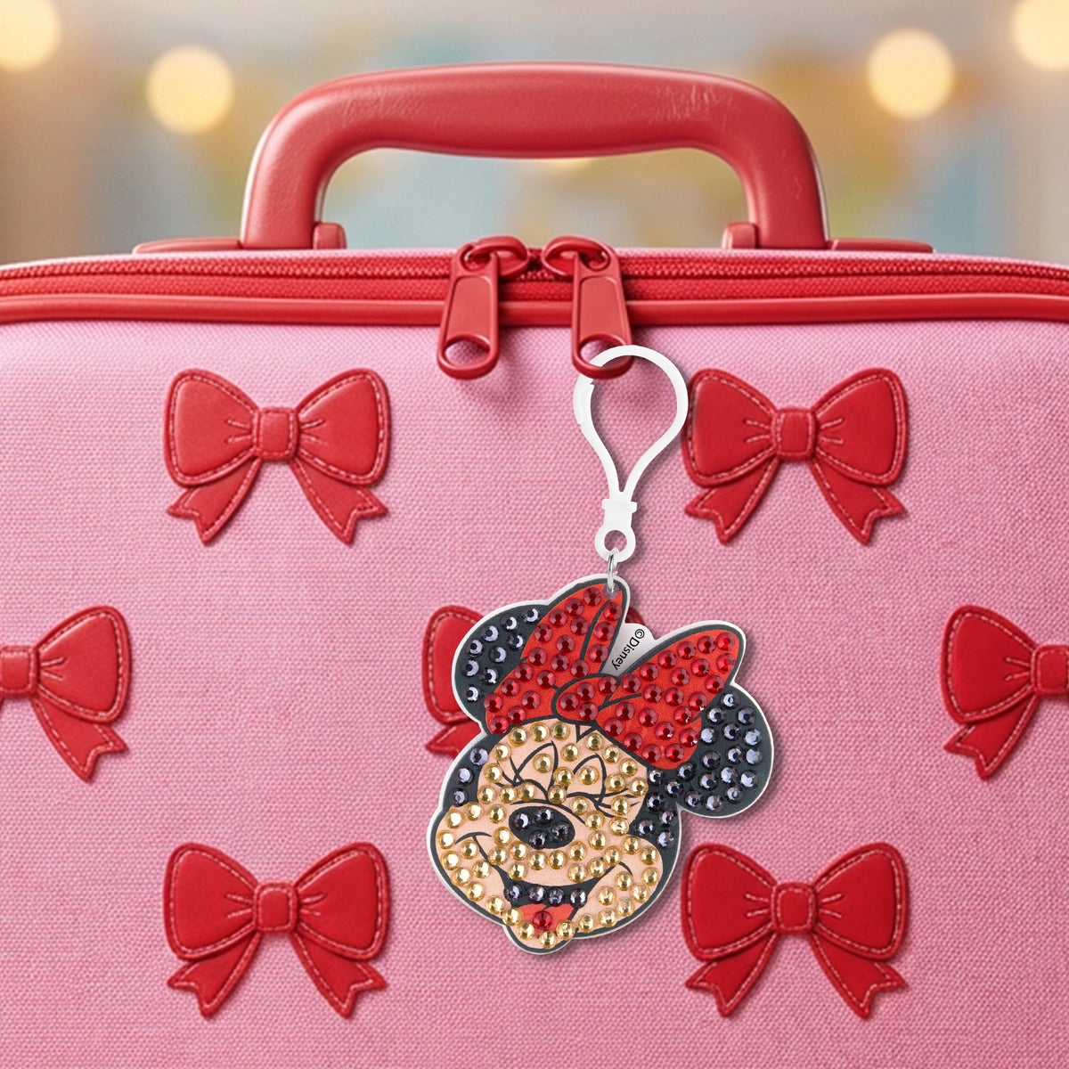 Diamond Painting Keychain - Joyful Minnie 3.07" x 2.67" (7.8cm x 6.8cm) / Round With 3 Colors including 3 Iridescent Diamonds / 288