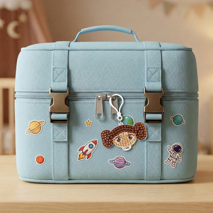 Diamond Painting Keychain - Leia’s Rebel Charm 3.14" x 1.77" (8cm x 4.5cm) / Round With 3 Colors including 3 Iridescent Diamonds / 228