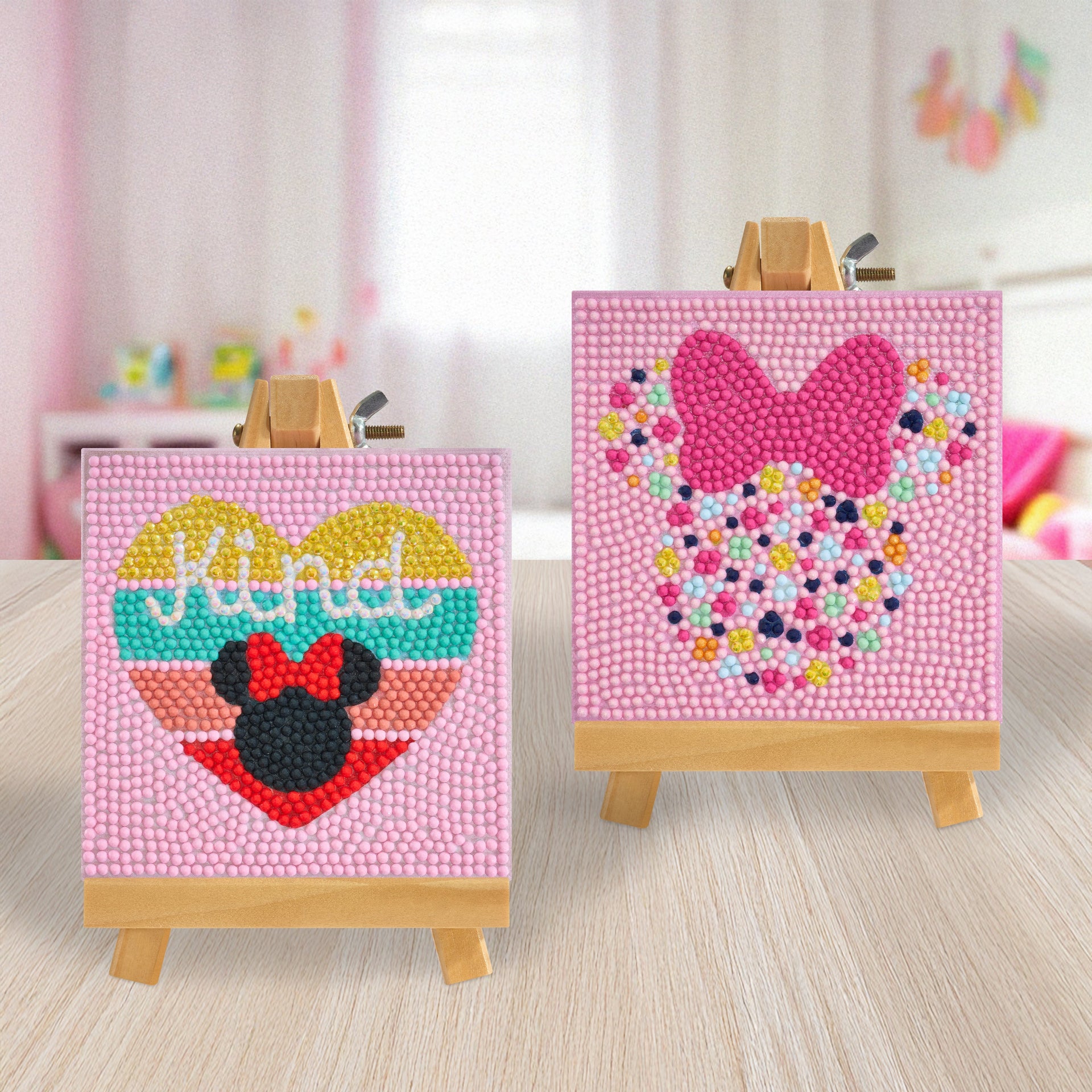 Diamond Painting Mini Easels - Kind Minnie™ 3.9" x 3.9" (10cm x 10cm) / Round with 7 Colors Including 2 Fairy Dust Diamonds / 1,317