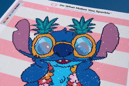 Diamond Painting Pineapple Glasses 17" x 20" (42.9cm x 50.6cm) / Round with 22 Colors including 2 ABs and 4 Fairy Dust Diamonds / 28,704