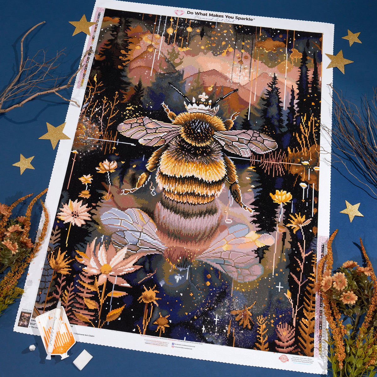 Diamond Painting Regal Honeybee 25.6" x 35.8" (65cm x 90.8cm) / Square with 43 Colors including 1 AB and 4 Fairy Dust Diamonds / 95,265