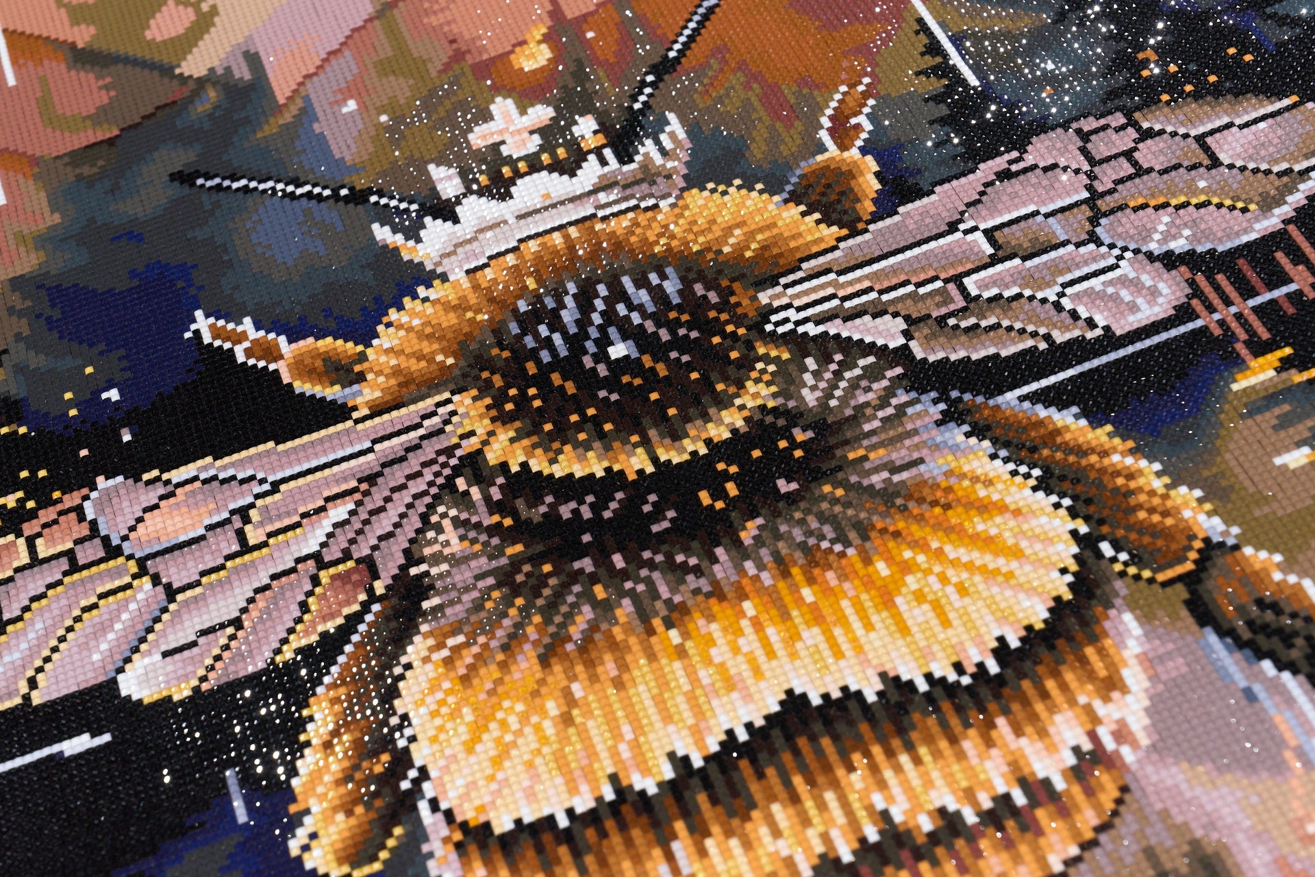 Diamond Painting Regal Honeybee 25.6" x 35.8" (65cm x 90.8cm) / Square with 43 Colors including 1 AB and 4 Fairy Dust Diamonds / 95,265