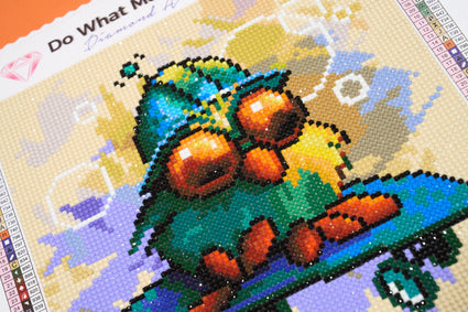 Diamond Painting Skate Bird 9" x 9" (22.8cm x 22.8cm) / Round with 41 Colors including 2 ABs and 3 Fairy Dust Diamonds / 6,889