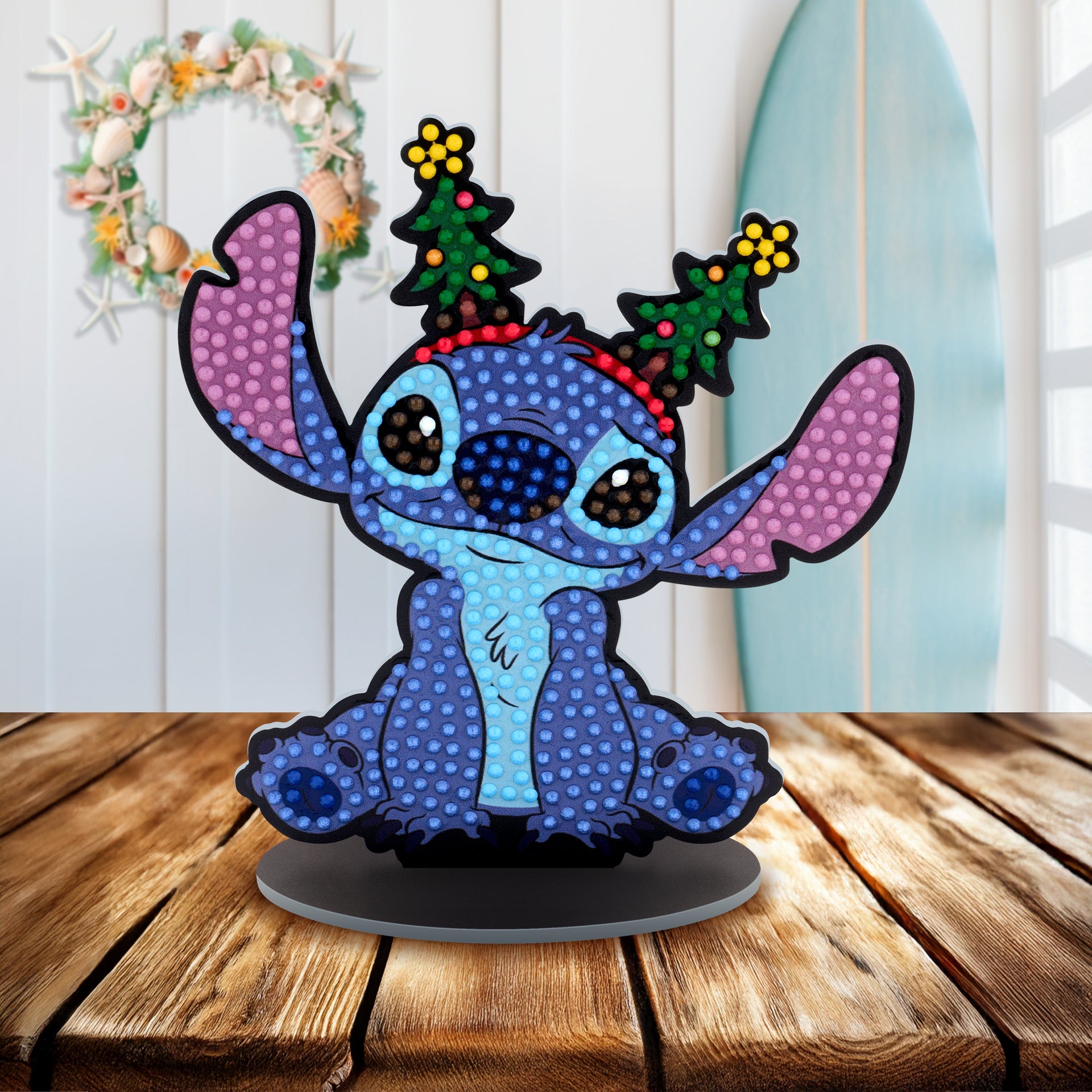 Diamond Painting Sparkle Pals™ - Stitch’s Holiday Cheer 5" x 5.5" (12.7cm x 14cm) / Round with 14 Colors including 1 AB and 6 Fairy Dust Diamonds / 545