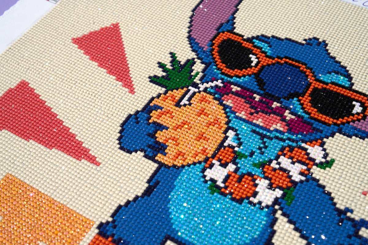 Diamond Painting Stitch 17" x 17" (42.7cm x 42.7cm) / Round with 16 Colors including 3 ABs and 2 Fairy Dust Diamonds / 24,025