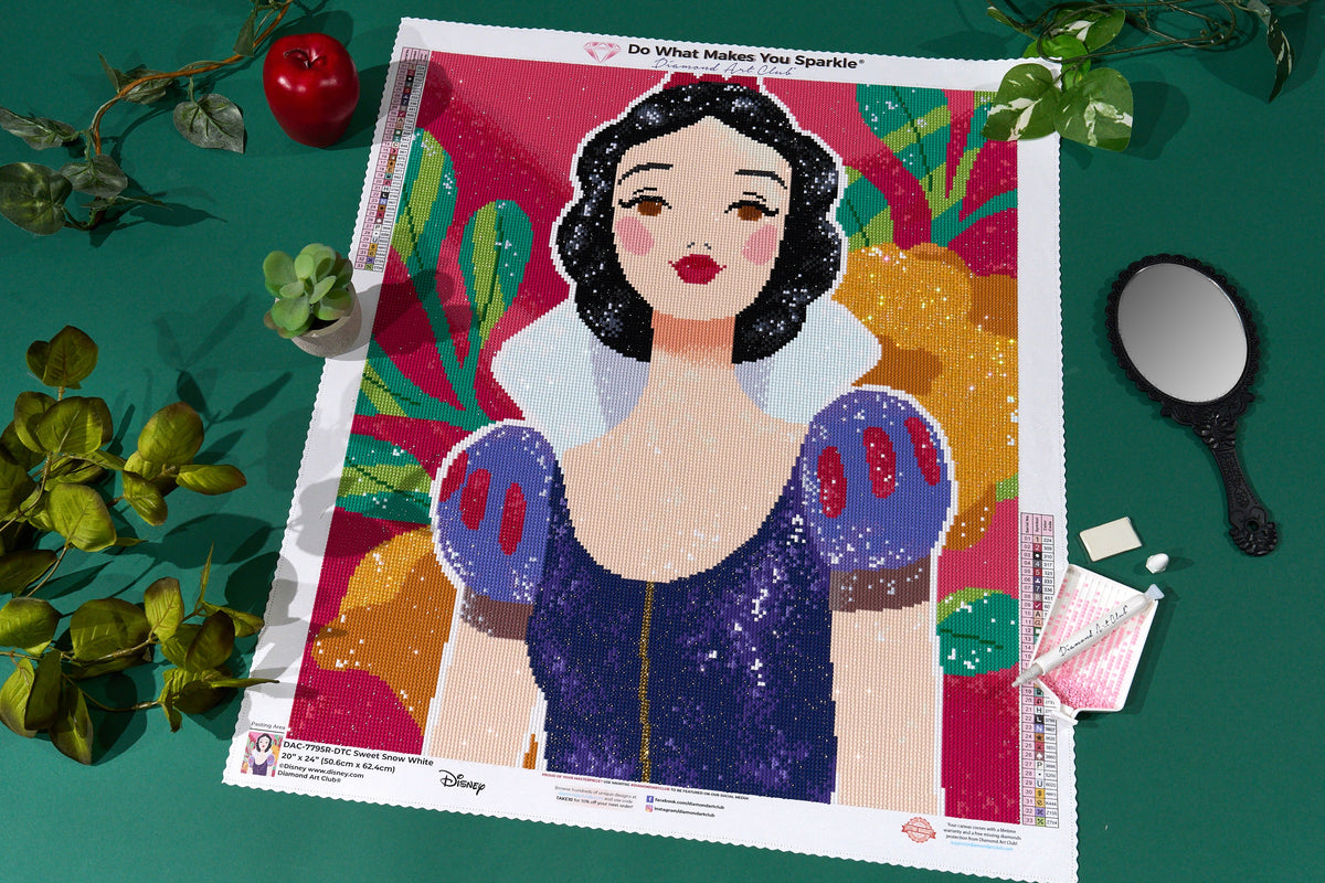 Diamond Painting Sweet Snow White 20" x 24" (50.6cm x 60.8cm) / Round with 33 Colors including 1 AB and 1 Electro Diamond and 2 Fairy Dust Diamonds / 40,664