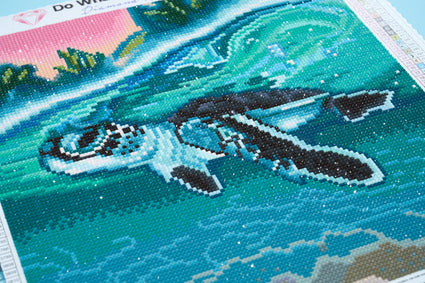 Diamond Painting Tropical Sea Turtle 13" x 13" (32.8cm x 32.8cm) / Round with 42 Colors including 3 ABs and 1 Fairy Dust Diamonds / 13,689